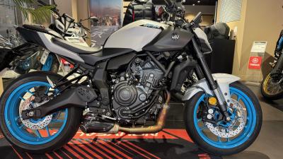 YAMAHA MT-07 (47.5CV) AKRAPOVIC 1ER MAIN GARANTIE 5 ANS