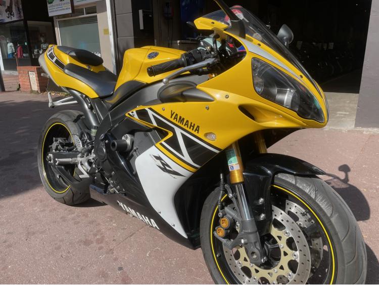 YAMAHA R1 EXCEPTIONNELLE/1EREMAIN/REV40000KM/GARANTIE