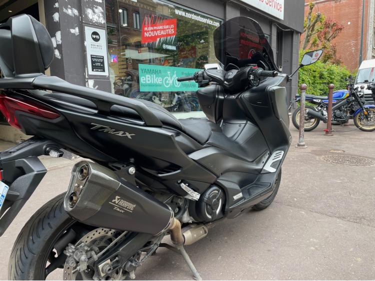 YAMAHA TMAX 560 1EREMAIN/AKRAPOVIC/ETATNEUF/GARANTIE
